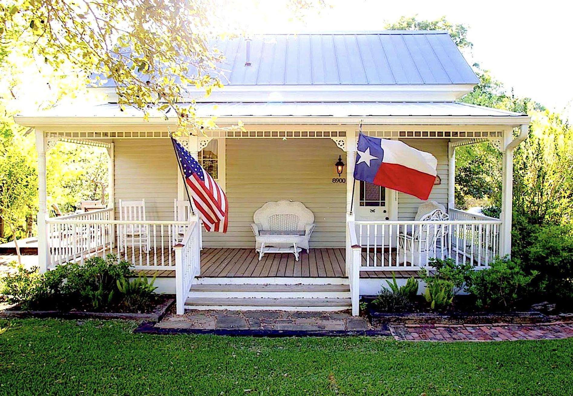 Circa 1900 - Historic - Romantic - Private - Pond - Fenced Yard - The Cottage At Chappell Hill Luaran gambar